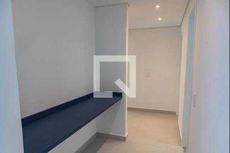 Corredor de apartamento para alugar com 3 quartos, 89m² em Cambuci, São Paulo
