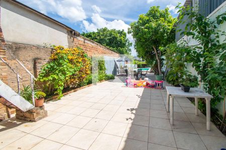 Casa à venda com 142m², 3 quartos e 2 vagas Casa à venda com 142m², 3 quartos e 2 vagasQuintal