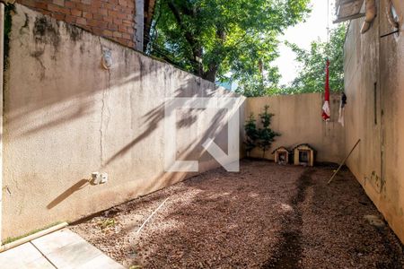 Casa de condomínio à venda com 242m², 4 quartos e 2 vagas Casa de condomínio à venda com 242m², 4 quartos e 2 vagasQuintal