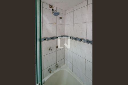 Casa de condomínio à venda com 242m², 4 quartos e 2 vagas Casa de condomínio à venda com 242m², 4 quartos e 2 vagasBanheiro 1