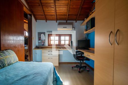 Casa de condomínio à venda com 242m², 4 quartos e 2 vagas Casa de condomínio à venda com 242m², 4 quartos e 2 vagasQuarto 4