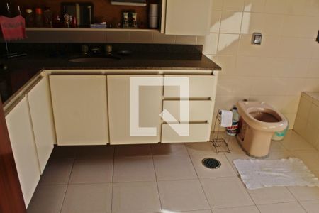 Casa para alugar com 360m², 3 quartos e 3 vagasBanheiro da Suíte