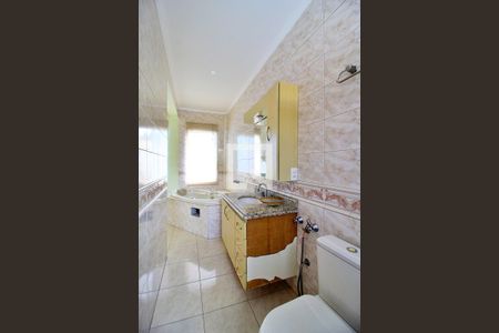 Casa à venda com 260m², 3 quartos e 2 vagasBanheiro da Suíte