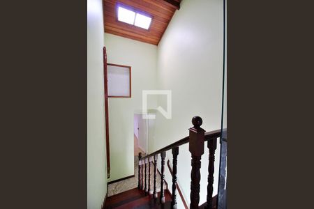 Casa à venda com 260m², 3 quartos e 2 vagasEscada