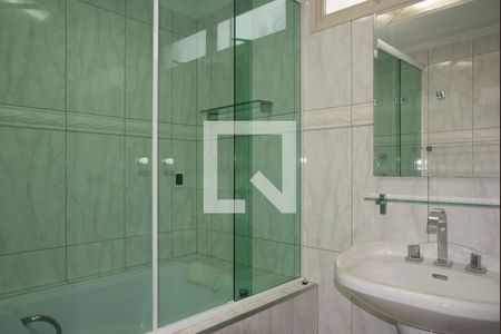 Apartamento à venda com 412m², 6 quartos e 4 vagasBanheiro da Suíte 1