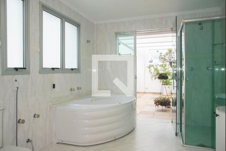 Apartamento à venda com 412m², 6 quartos e 4 vagasBanheiro da Suíte 3