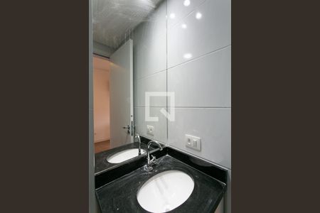 Banheiro de apartamento para alugar com 1 quarto, 30m² em Vila Zilda, São Paulo