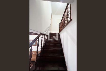 Escada de casa para alugar com 2 quartos, 100m² em Planalto Paulista, São Paulo