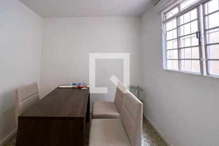 Casa à venda com 100m², 3 quartos e 2 vagasQuarto de Serviço