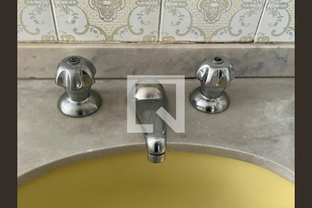 Casa à venda com 100m², 3 quartos e 2 vagasBanheiro