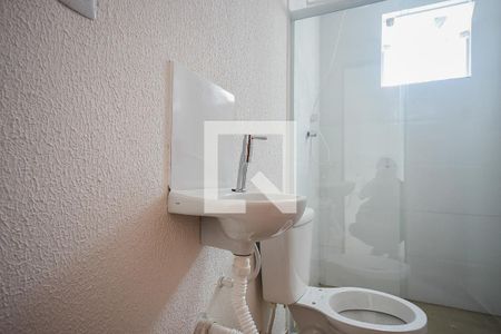 Banheiro de apartamento para alugar com 1 quarto, 43m² em Parque Pinheiros, Taboão da Serra
