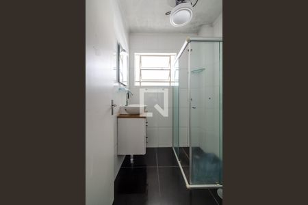 Banheiro de apartamento à venda com 1 quarto, 40m² em Teresópolis, Porto Alegre