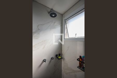 Apartamento para alugar com 70m², 3 quartos e 1 vaga Apartamento para alugar com 70m², 3 quartos e 1 vagaChuveiro do banheiro da suíte