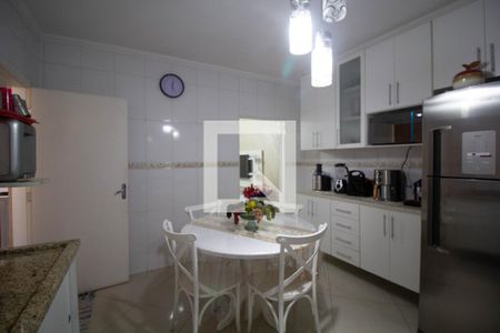 Casa à venda com 210m², 5 quartos e 4 vagas Casa à venda com 210m², 5 quartos e 4 vagasCozinha