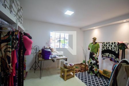 Casa à venda com 210m², 5 quartos e 4 vagas Casa à venda com 210m², 5 quartos e 4 vagasQuarto 4