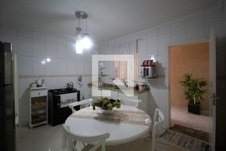 Casa à venda com 210m², 5 quartos e 4 vagas Casa à venda com 210m², 5 quartos e 4 vagasCozinha