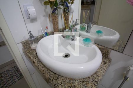 Casa à venda com 210m², 5 quartos e 4 vagas Casa à venda com 210m², 5 quartos e 4 vagasBanheiro