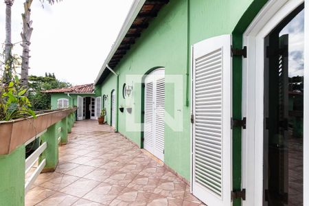 Casa à venda com 700m², 6 quartos e 4 vagas Casa à venda com 700m², 6 quartos e 4 vagasVaranda dos Quartos e Sala de TV