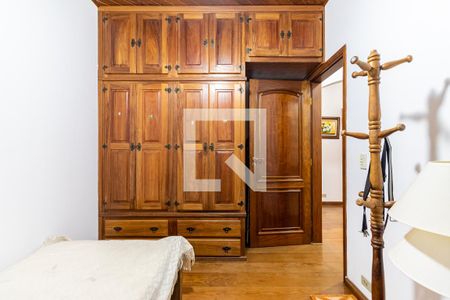 Casa à venda com 700m², 6 quartos e 4 vagas Casa à venda com 700m², 6 quartos e 4 vagasCasa 2 - Quarto 2