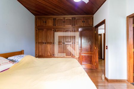 Casa à venda com 700m², 6 quartos e 4 vagas Casa à venda com 700m², 6 quartos e 4 vagasCasa 2 - Quarto 1 - Suíte