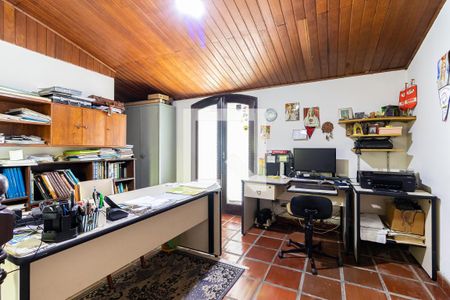 Casa à venda com 700m², 6 quartos e 4 vagas Casa à venda com 700m², 6 quartos e 4 vagasEscritório