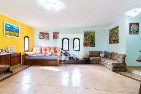 Casa à venda com 700m², 6 quartos e 4 vagas Casa à venda com 700m², 6 quartos e 4 vagasSala de TV