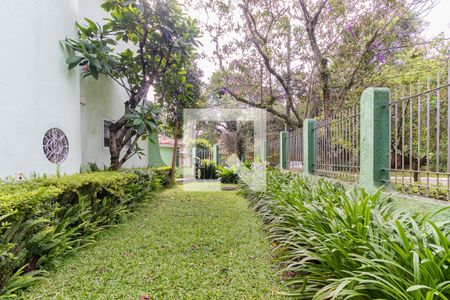 Casa à venda com 700m², 6 quartos e 4 vagas Casa à venda com 700m², 6 quartos e 4 vagasJardim