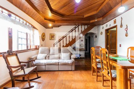 Casa à venda com 700m², 6 quartos e 4 vagas Casa à venda com 700m², 6 quartos e 4 vagasCasa 2 - Sala