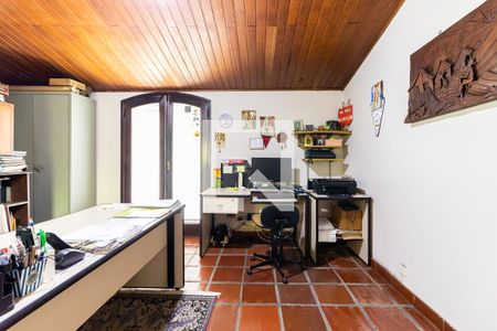 Casa à venda com 700m², 6 quartos e 4 vagas Casa à venda com 700m², 6 quartos e 4 vagasEscritório