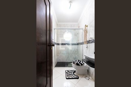 Casa à venda com 700m², 6 quartos e 4 vagas Casa à venda com 700m², 6 quartos e 4 vagasBanheiro 1