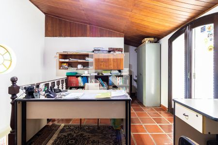 Casa à venda com 700m², 6 quartos e 4 vagas Casa à venda com 700m², 6 quartos e 4 vagasEscritório