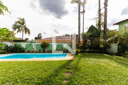 Casa à venda com 700m², 6 quartos e 4 vagas Casa à venda com 700m², 6 quartos e 4 vagasQuintal - Piscina