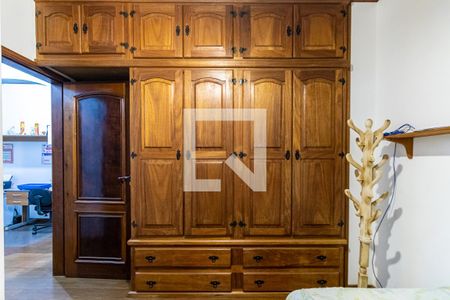 Casa à venda com 700m², 6 quartos e 4 vagas Casa à venda com 700m², 6 quartos e 4 vagasCasa 2 - Quarto 3