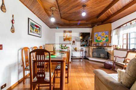 Casa à venda com 700m², 6 quartos e 4 vagas Casa à venda com 700m², 6 quartos e 4 vagasCasa 2 - Sala