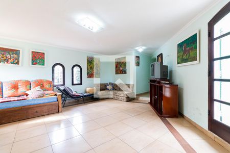 Casa à venda com 700m², 6 quartos e 4 vagas Casa à venda com 700m², 6 quartos e 4 vagasSala de TV