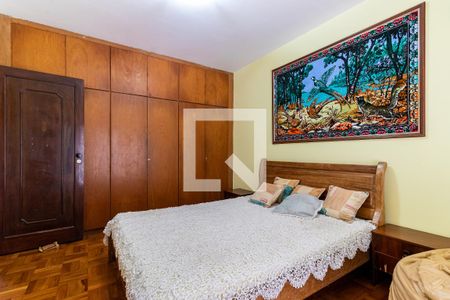 Casa à venda com 700m², 6 quartos e 4 vagas Casa à venda com 700m², 6 quartos e 4 vagasQuarto 1