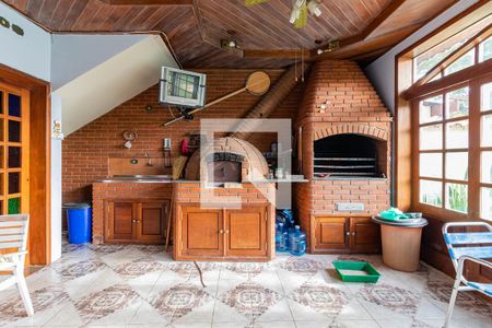 Casa à venda com 700m², 6 quartos e 4 vagas Casa à venda com 700m², 6 quartos e 4 vagasChurrasqueira