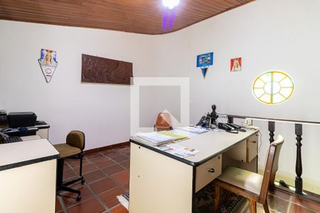 Casa à venda com 700m², 6 quartos e 4 vagas Casa à venda com 700m², 6 quartos e 4 vagasEscritório