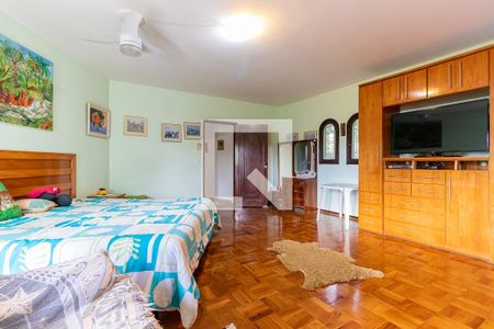 Casa à venda com 700m², 6 quartos e 4 vagas Casa à venda com 700m², 6 quartos e 4 vagasQuarto 4 - Suíte