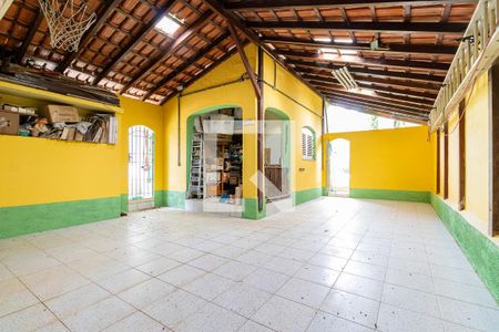 Casa à venda com 700m², 6 quartos e 4 vagas Casa à venda com 700m², 6 quartos e 4 vagasGaragem