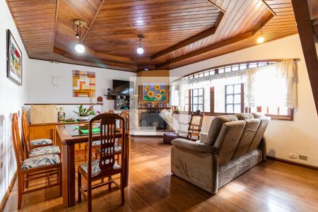 Casa à venda com 700m², 6 quartos e 4 vagas Casa à venda com 700m², 6 quartos e 4 vagasCasa 2 - Sala