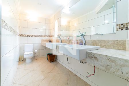 Casa à venda com 700m², 6 quartos e 4 vagas Casa à venda com 700m², 6 quartos e 4 vagasBanheiro 2