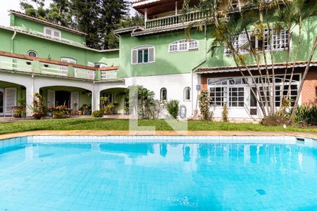 Casa à venda com 700m², 6 quartos e 4 vagas Casa à venda com 700m², 6 quartos e 4 vagasQuintal - Piscina