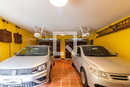 Casa à venda com 700m², 6 quartos e 4 vagas Casa à venda com 700m², 6 quartos e 4 vagasGaragem