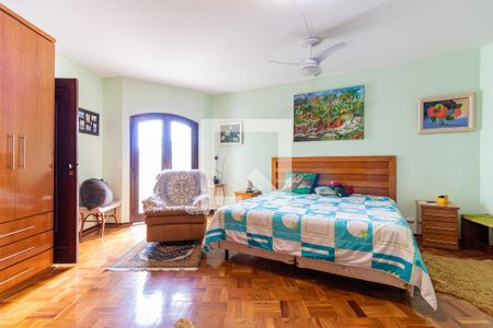 Casa à venda com 700m², 6 quartos e 4 vagas Casa à venda com 700m², 6 quartos e 4 vagasQuarto 4 - Suíte