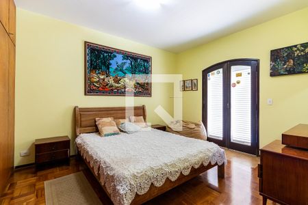 Casa à venda com 700m², 6 quartos e 4 vagas Casa à venda com 700m², 6 quartos e 4 vagasQuarto 1