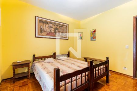 Casa à venda com 700m², 6 quartos e 4 vagas Casa à venda com 700m², 6 quartos e 4 vagasQuarto 3