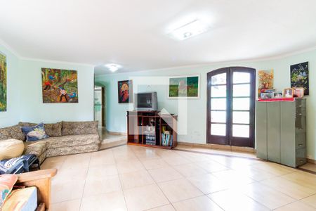 Casa à venda com 700m², 6 quartos e 4 vagas Casa à venda com 700m², 6 quartos e 4 vagasSala de TV