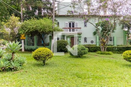 Casa à venda com 700m², 6 quartos e 4 vagas Casa à venda com 700m², 6 quartos e 4 vagasFachada