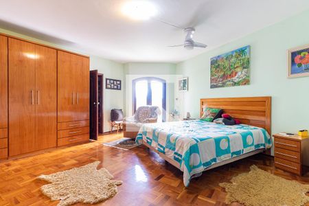 Casa à venda com 700m², 6 quartos e 4 vagas Casa à venda com 700m², 6 quartos e 4 vagasQuarto 4 - Suíte